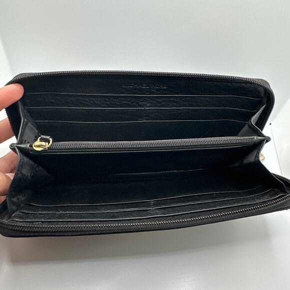 MICHAEL KORS Black Wallet - Picture 6 of 10